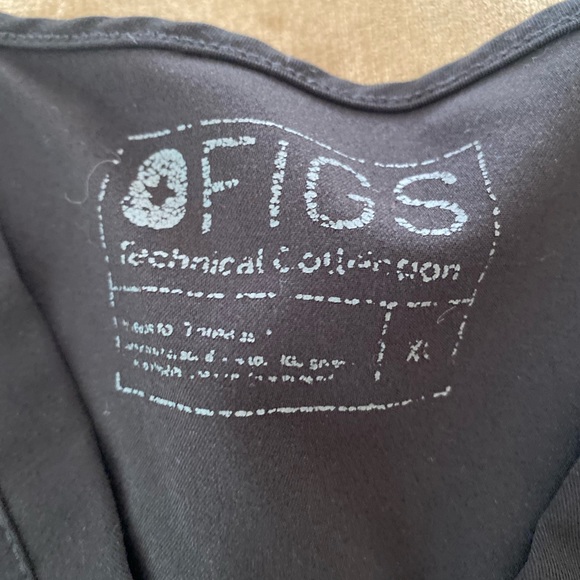 Black figs scrub top - Picture 3 of 3